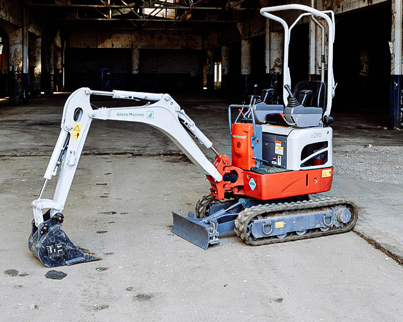 E210 - BATTERY OPERATED MINI EXCAVATOR