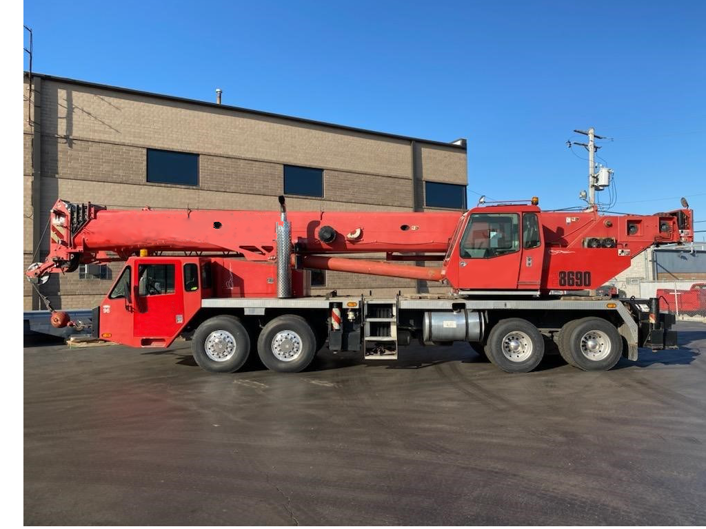 CRANE:70/90 TON
