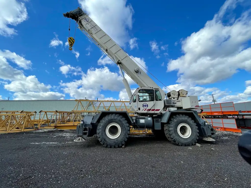Crane truck